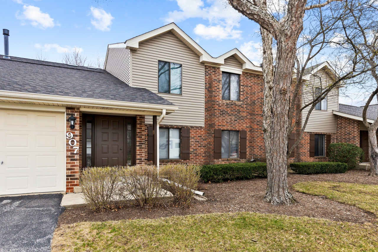 907 Cross Creek Drive N