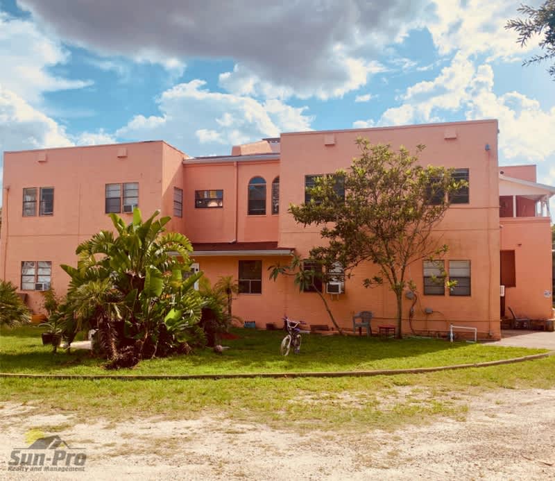 420 North Oleander Avenue - 7