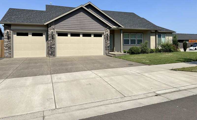 823 Riley Drive Northeast