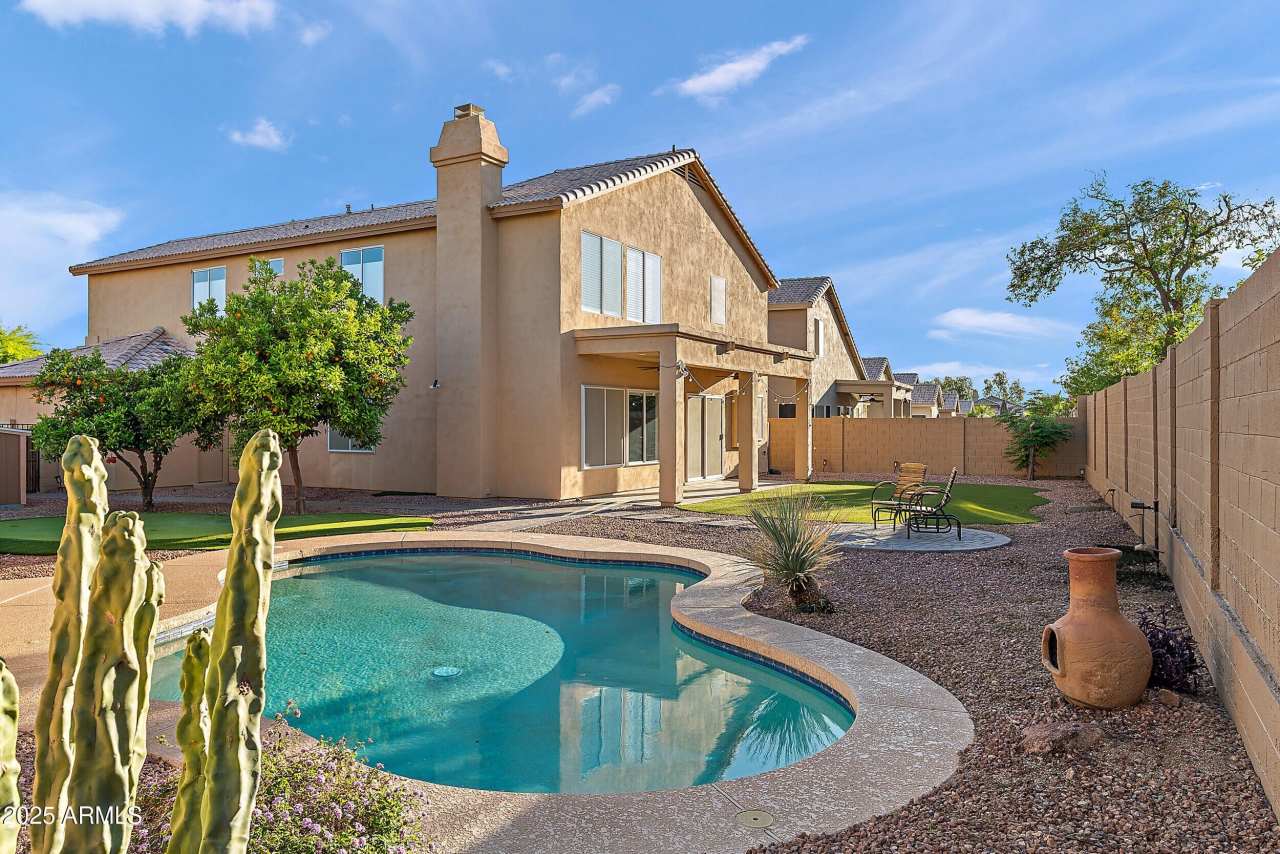 4556 E MADRE DEL ORO Drive