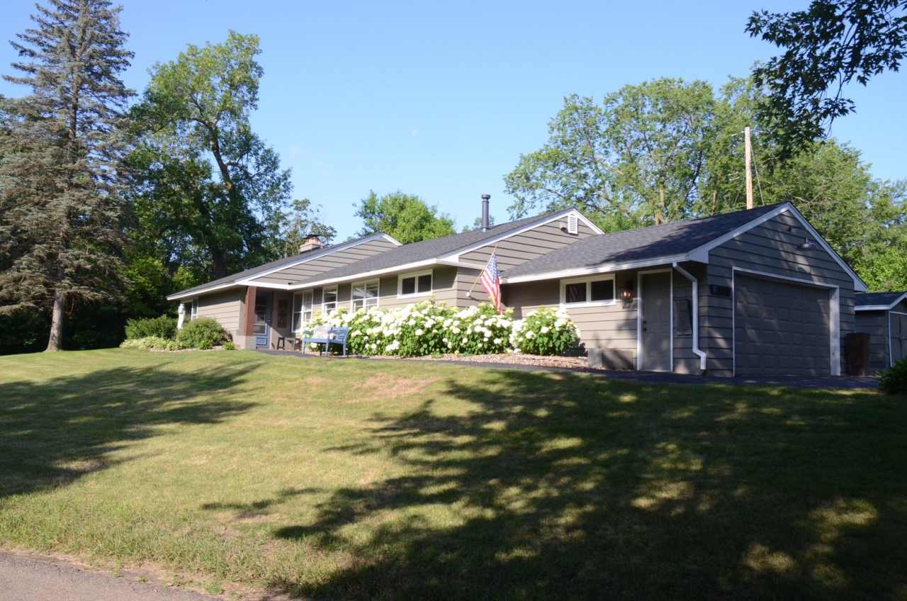 One level living in Minnetonka