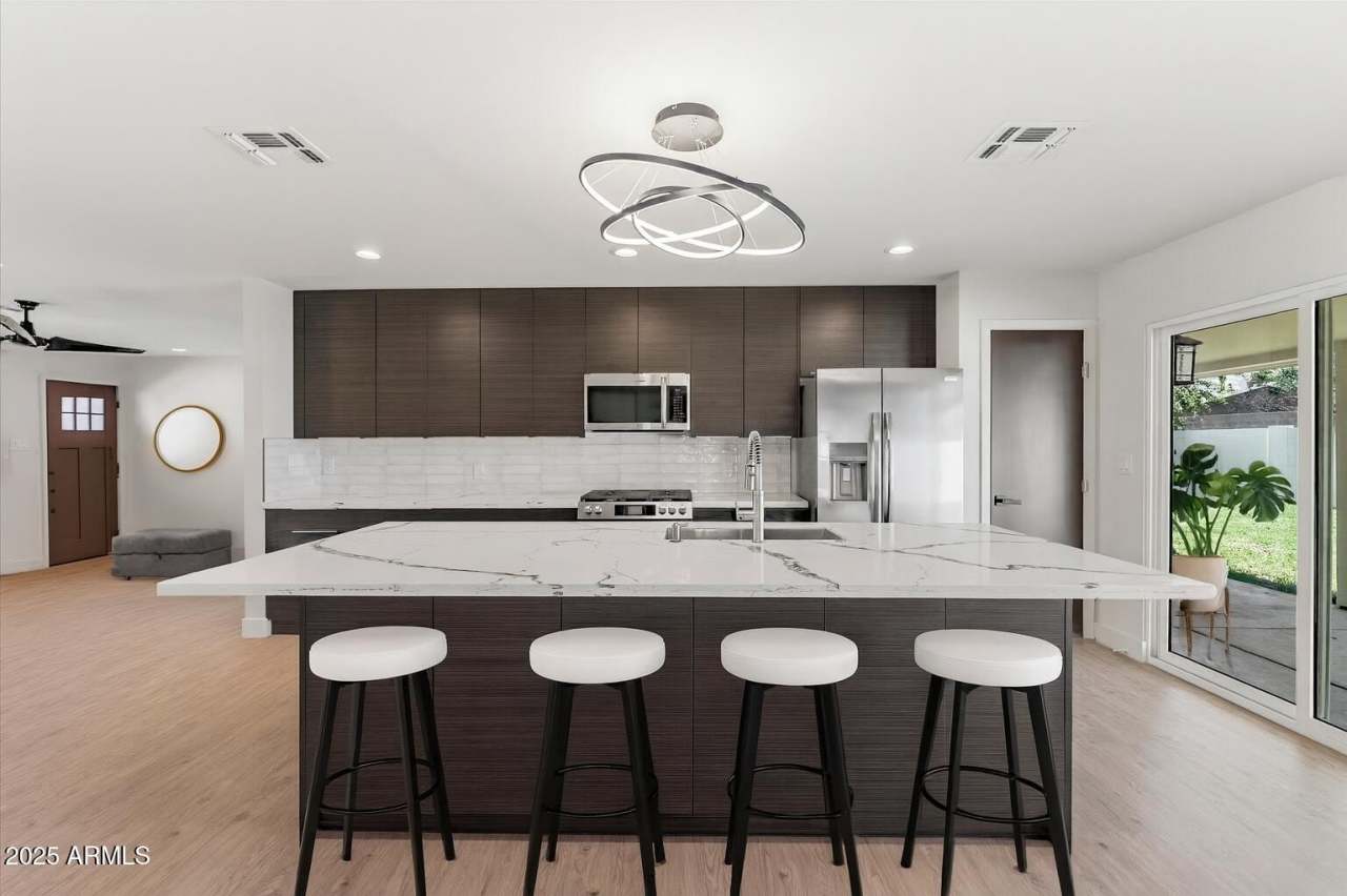 8112 E VIRGINIA Avenue