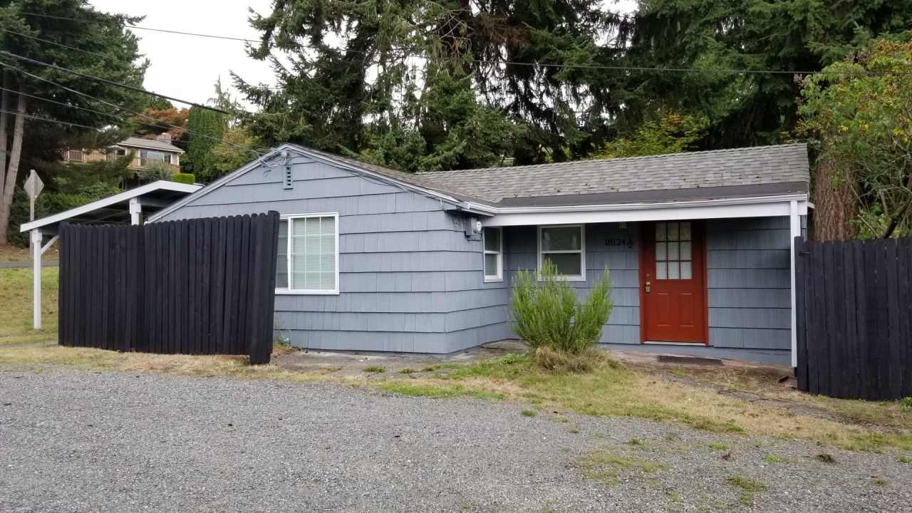 Charming Kenmore Cottage Three Blocks from Lake Washington