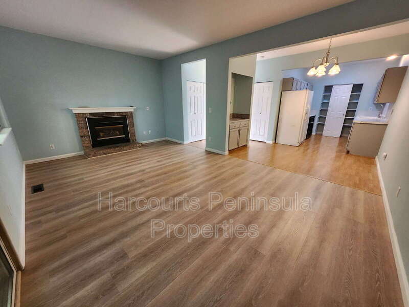 13132 Lakeridge Cir NW