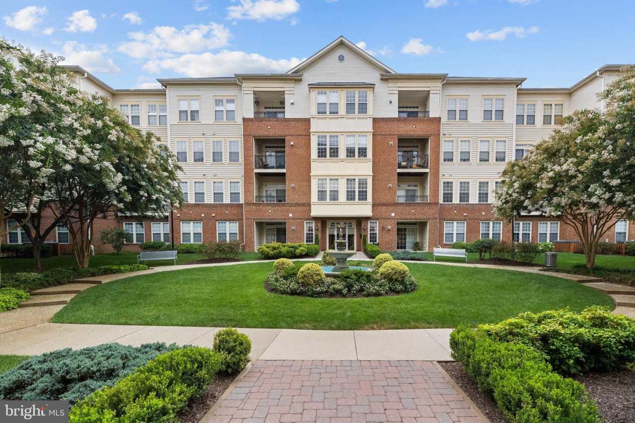 2540 KENSINGTON Gardens unit: 204