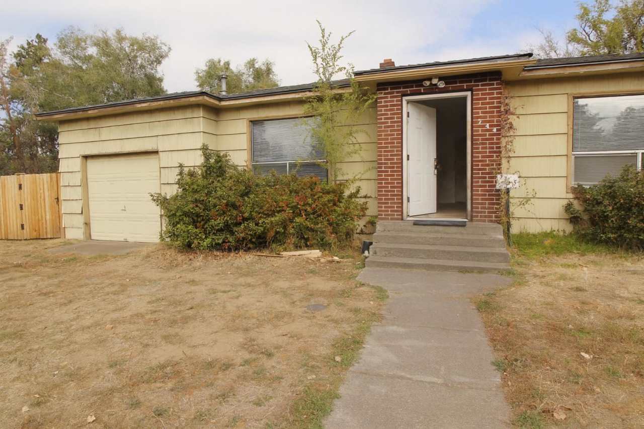 Comfort and Convenience in NE Bend. Pet-Friendly, 2-Bedroom Gem!