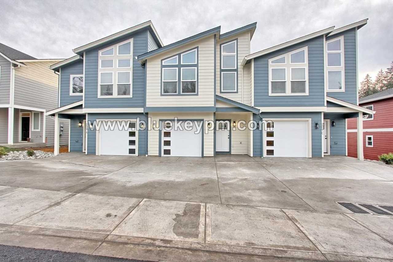 BRAND NEW! Unit 209-B: 3 Bed, 2.5 Bath Townhome in Kalama