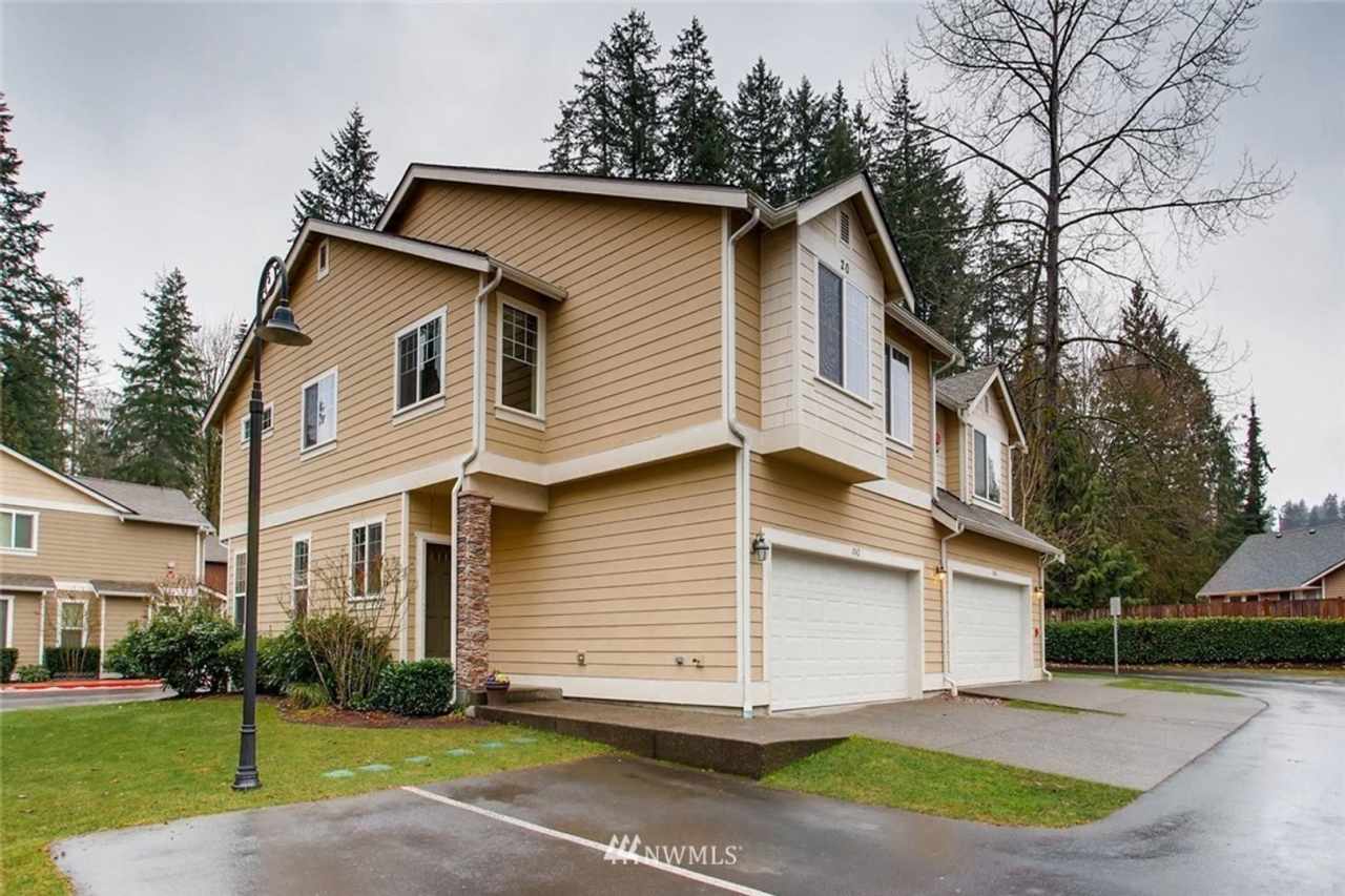 Large 3 Bedroom Townhouse - Bothell!