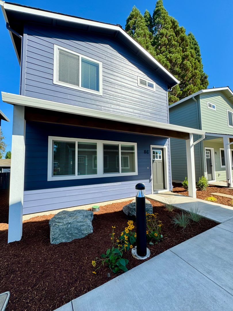 Newly Built 3 Bed, 2.5 Bath Cottage Homes with Free Wifi Internet