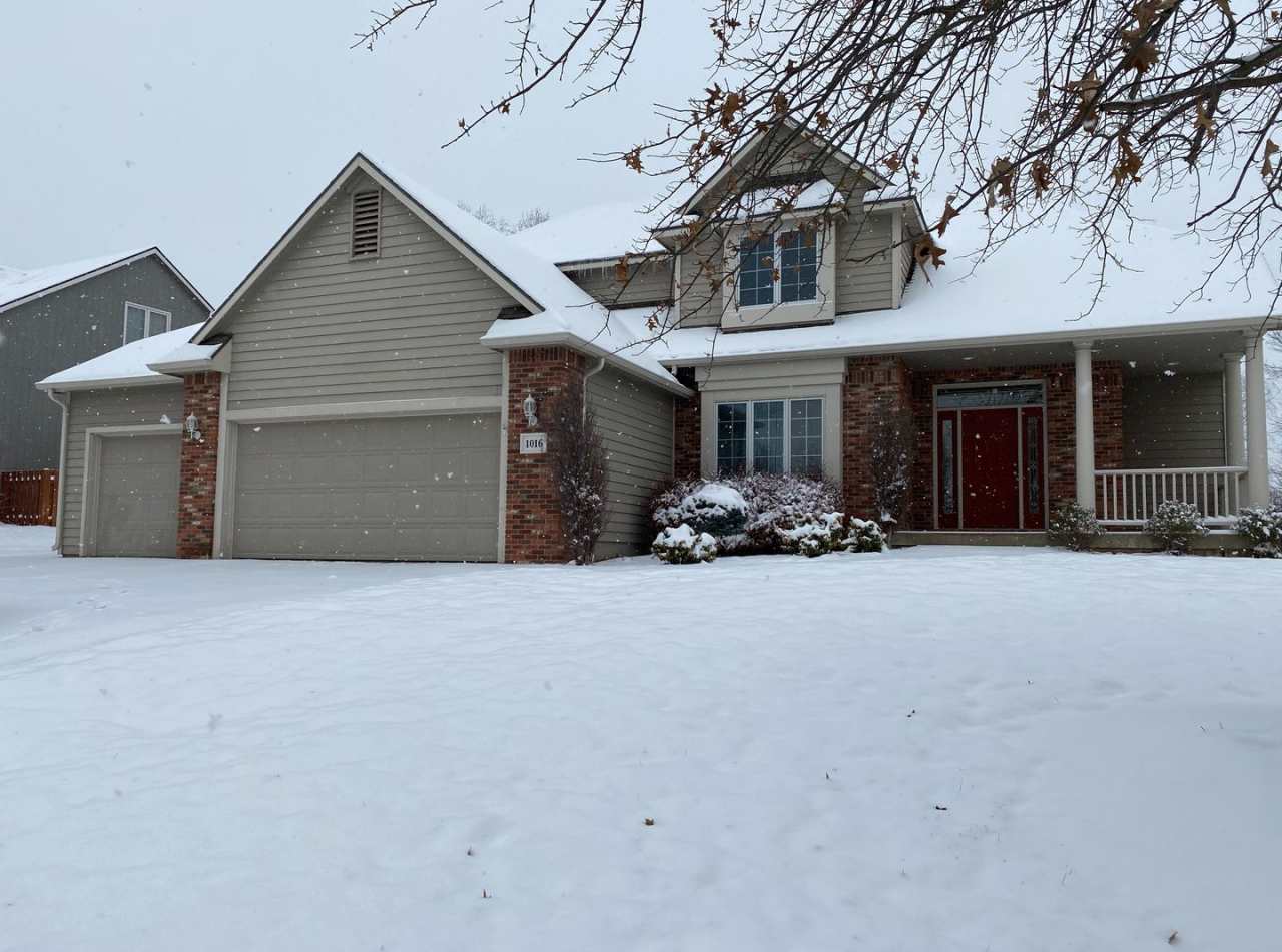 Wonderful Fox Chase home with fantastic spacious floor plan.