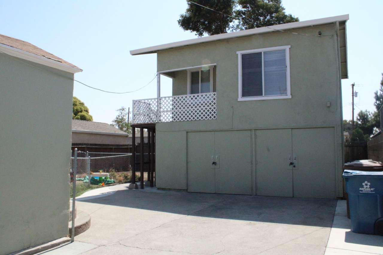 *MOVE IN SPECIAL-HALF OFF!* - Upstairs 1 Bedroom, 1 Bathroom Unit in Antioch with Yard and Storage (Back Unit)