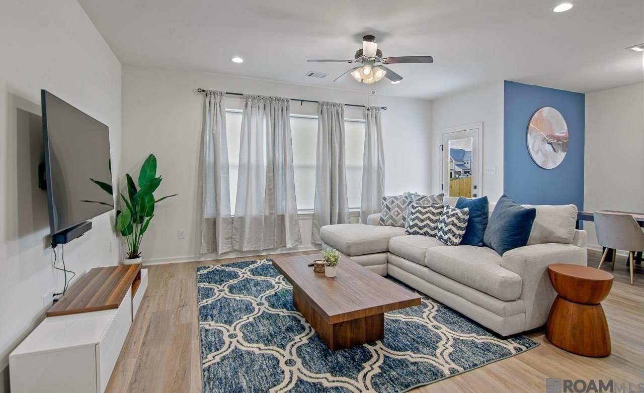 5618 Cottage Lake Dr