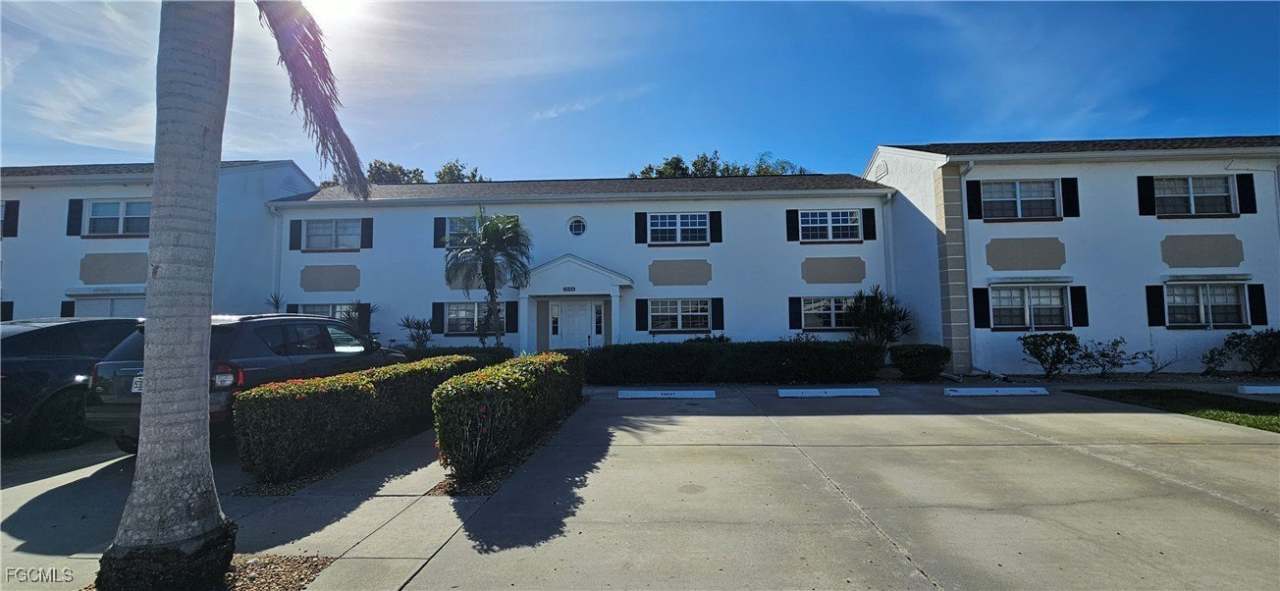 1506 Edgewater Circle unit: 2