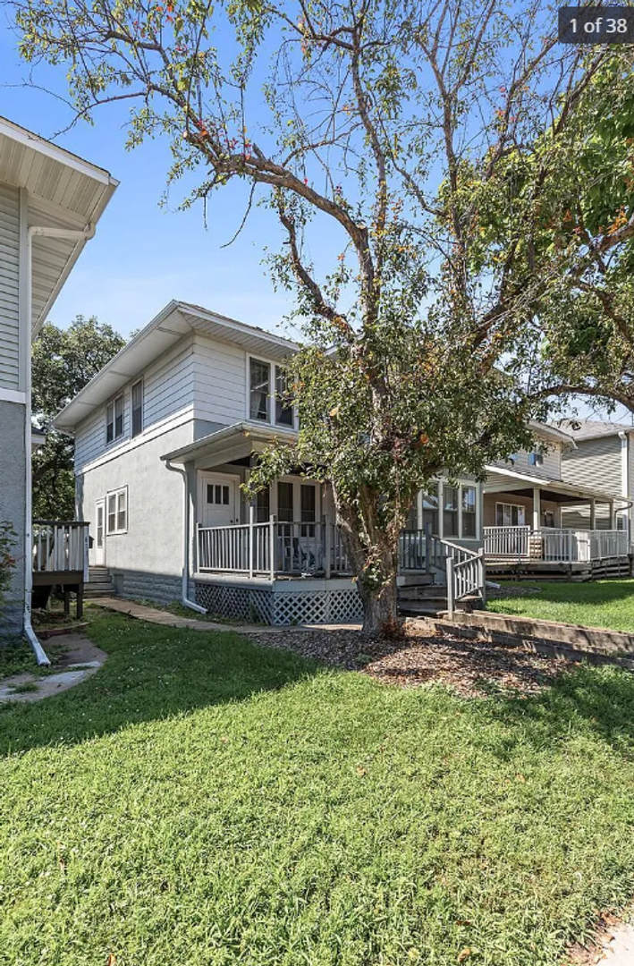 613-615 Snelling Ave N