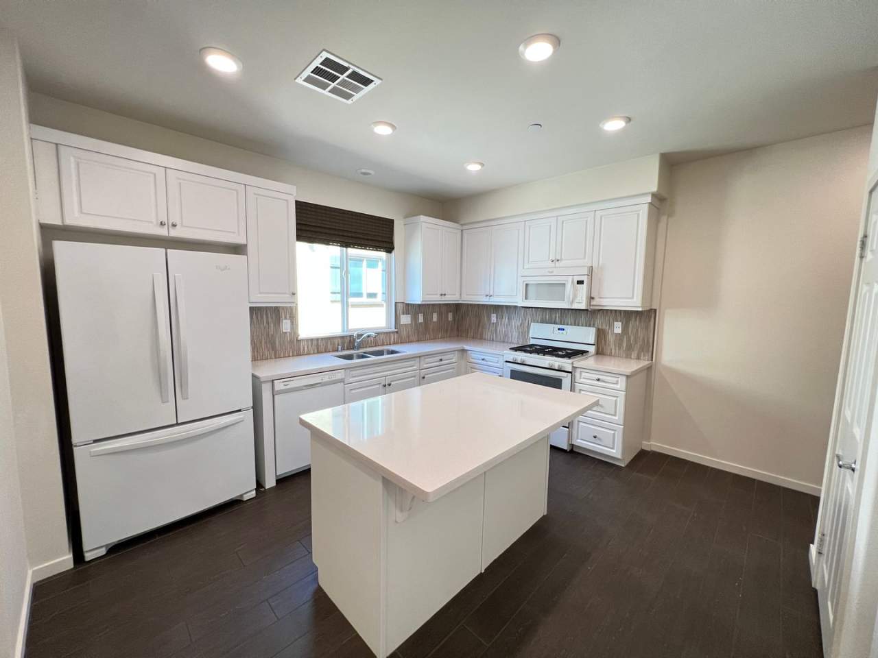 Stylish 2 Bedroom 2.5 Bath Townhouse in San Marcos