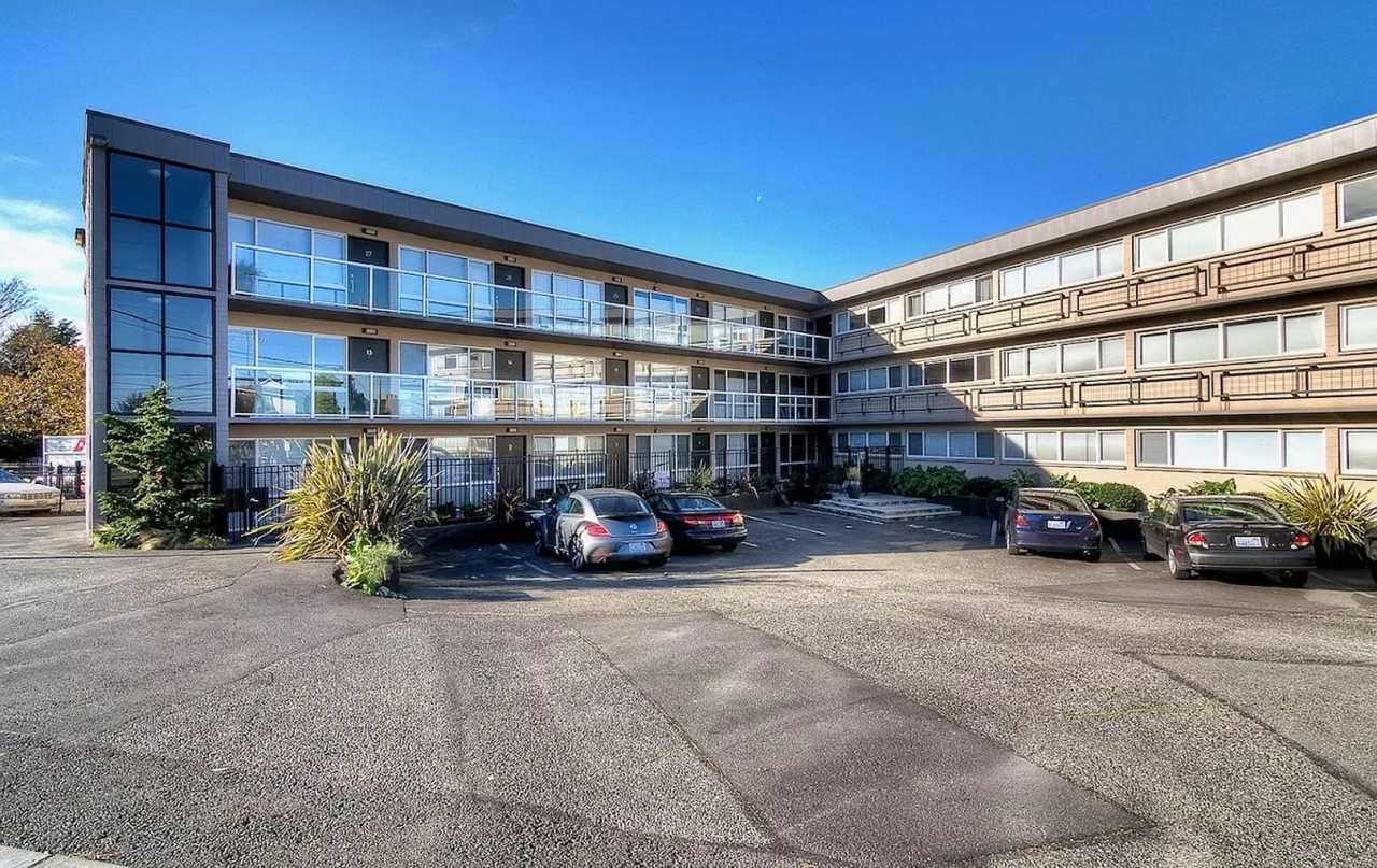 Location, Location, Location! - Modern one bedroom near Alki Point Lighthouse