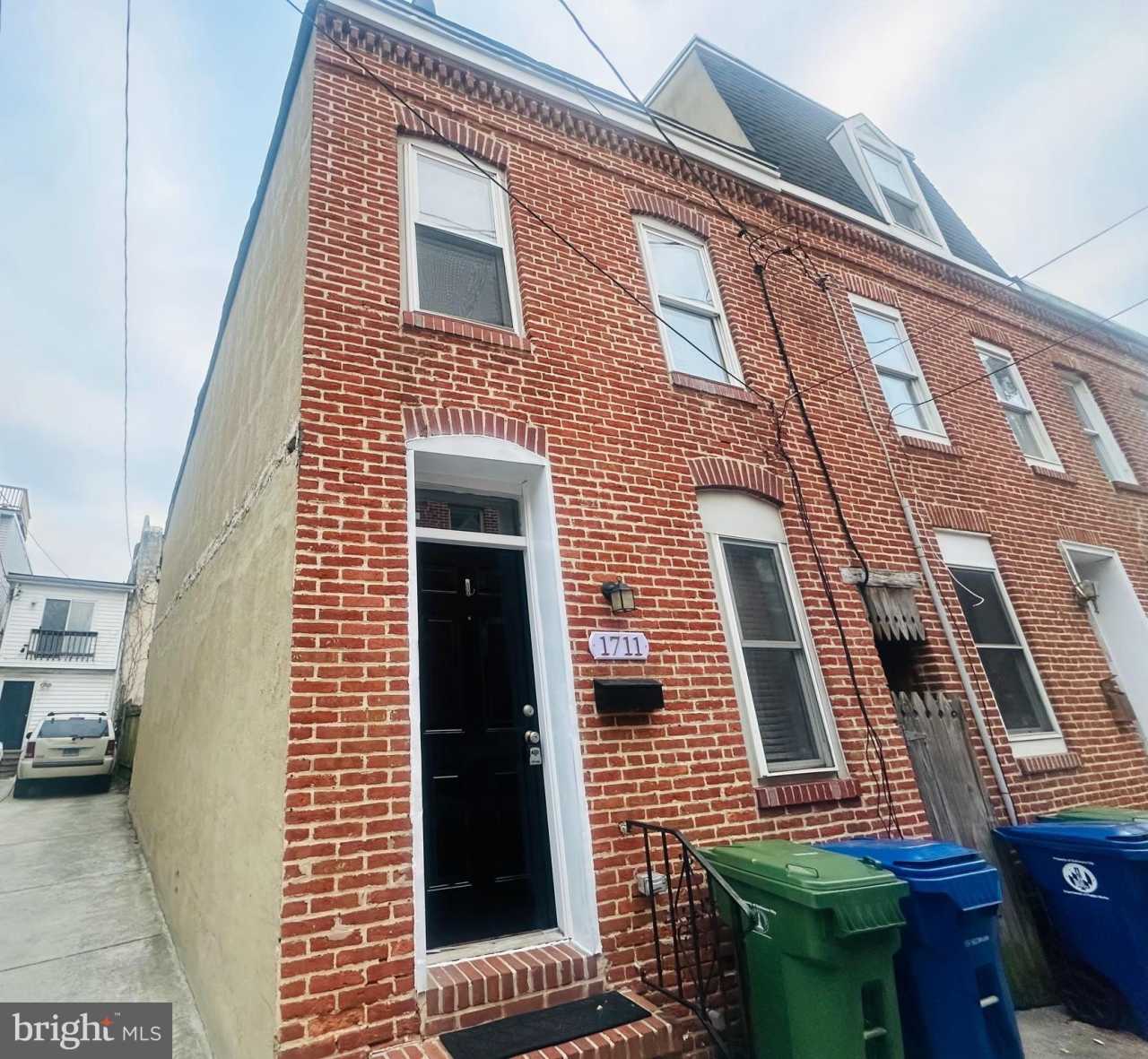 1711 MARSHALL Street