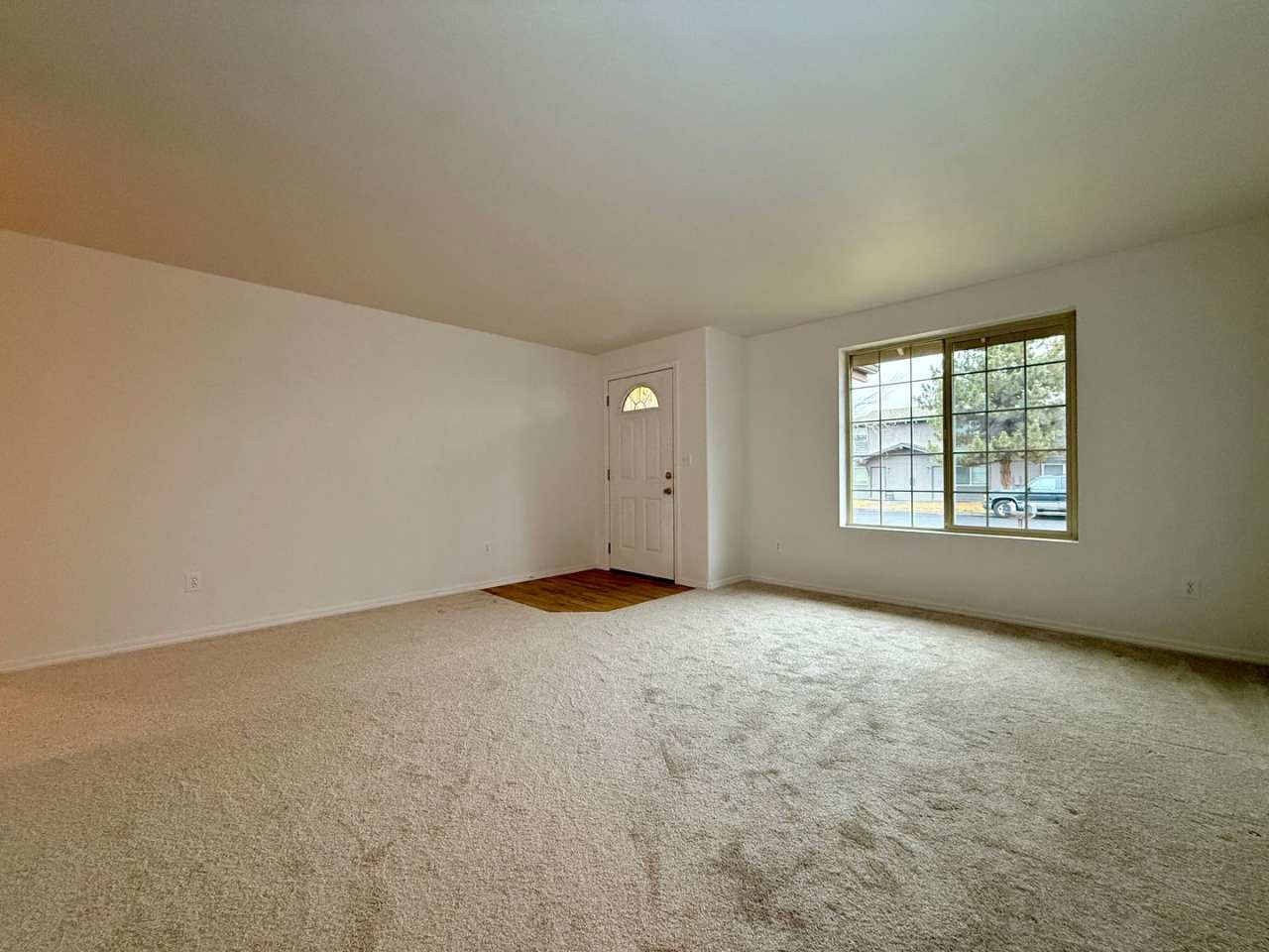 SCHEDULE A TOUR TO VIEW THIS LOVELY HOME IN REDMOND!!