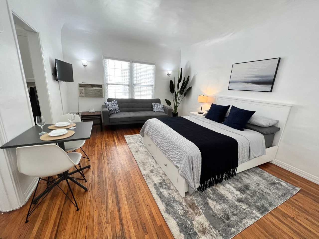 660 S. Cloverdale Ave.