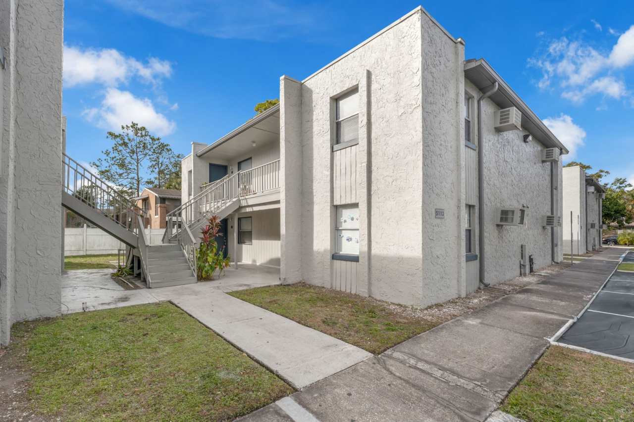 1BD/1BA Apartment off Curry Ford in Henley Park Apartments!