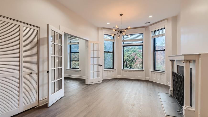 4053 N Greenview Avenue