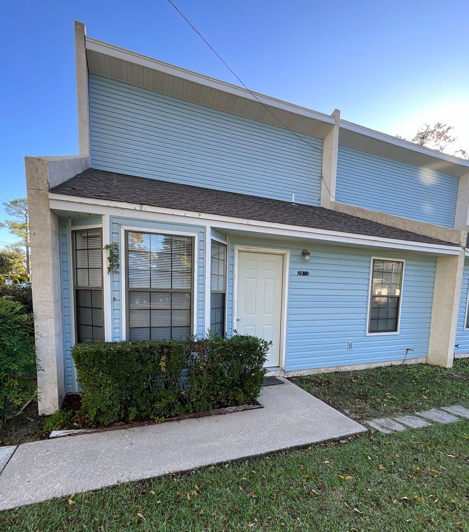 2 Bedroom 2 Bath Townhouse