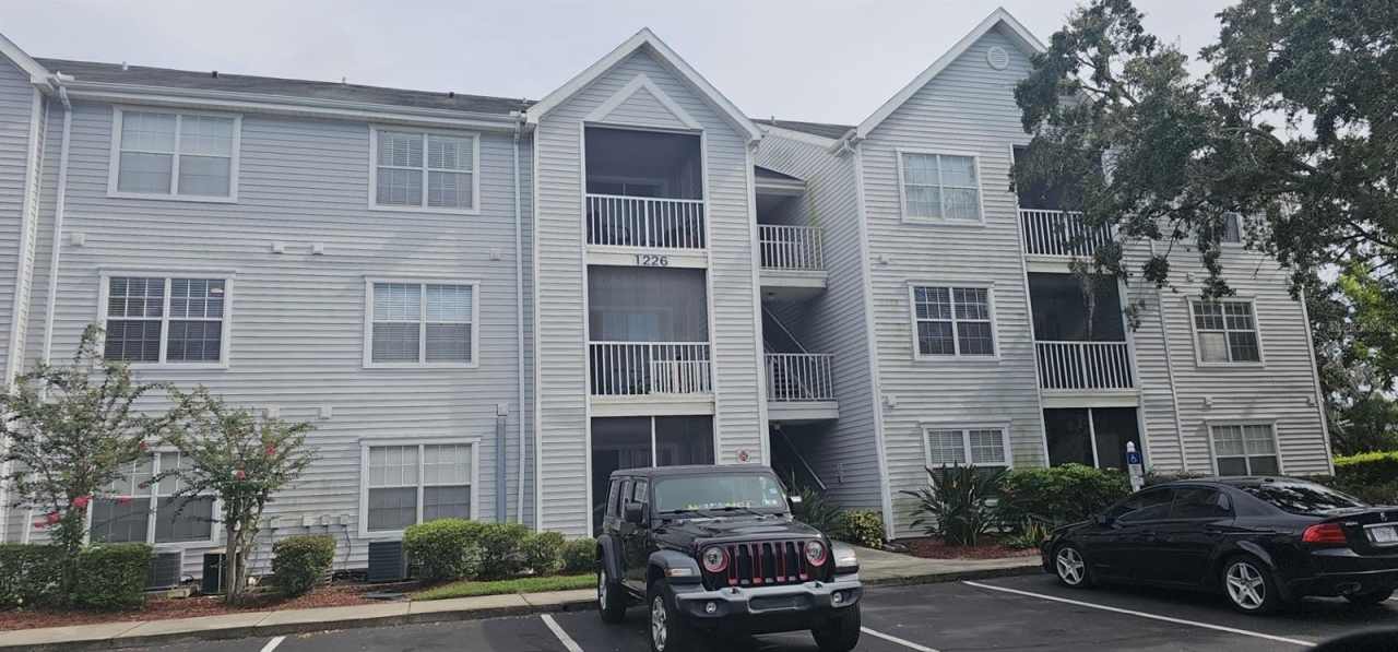 1226 BERMUDA LAKES LANE