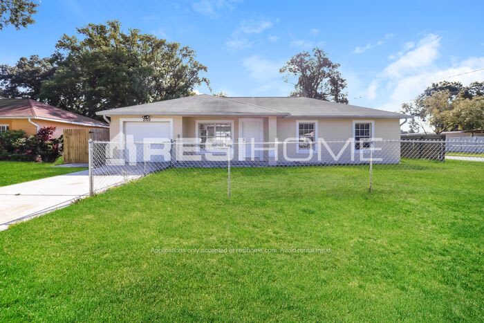 2703 North Lincoln Avenue