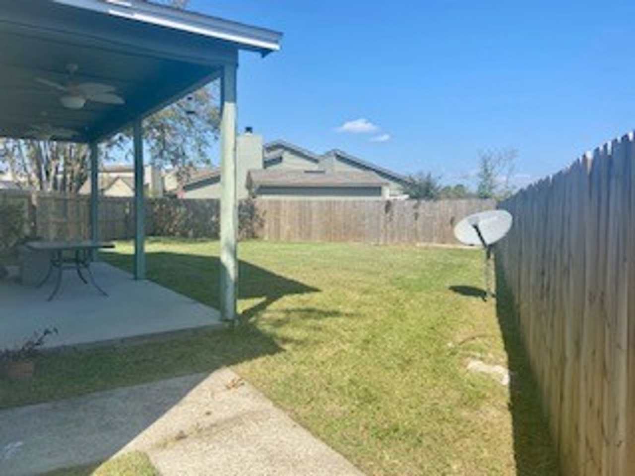 Beautiful home on quiet cul-de-sac! Very conveniently located downtown Panama City, close to schools, shopping, dining, entertainment, Tyndall AFB, and the Navy Base and only 10 min to Beaches!!!