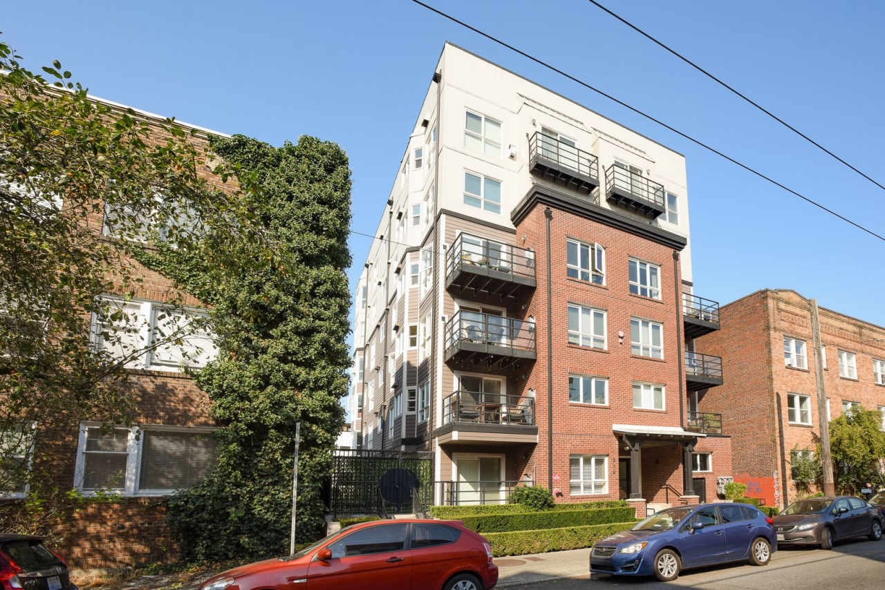 North Capital Hill owner offering move in special