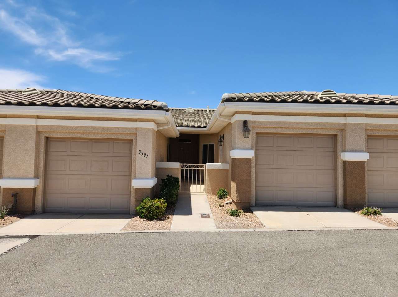 SINGLE STORY TOWNHOME-JUST REMODELED