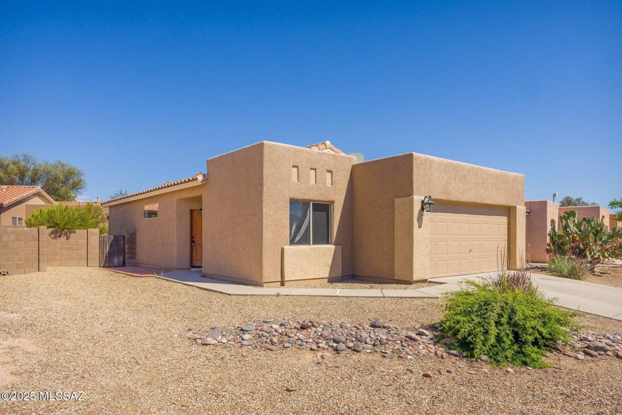 5442 N Willow Thicket Way