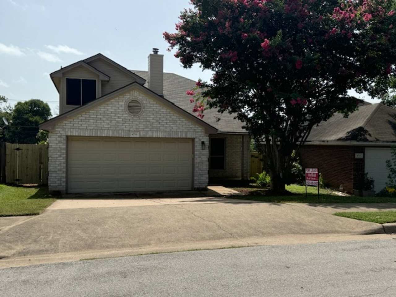 VERY CLEAN!!! Well maintained, Updated Austin's Colony 4 bedroom 2.5 bath home w/granite, faux wood floors  designer touches
