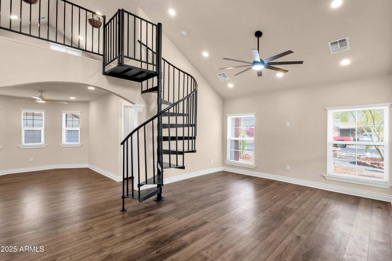 1533 W CULVER Street