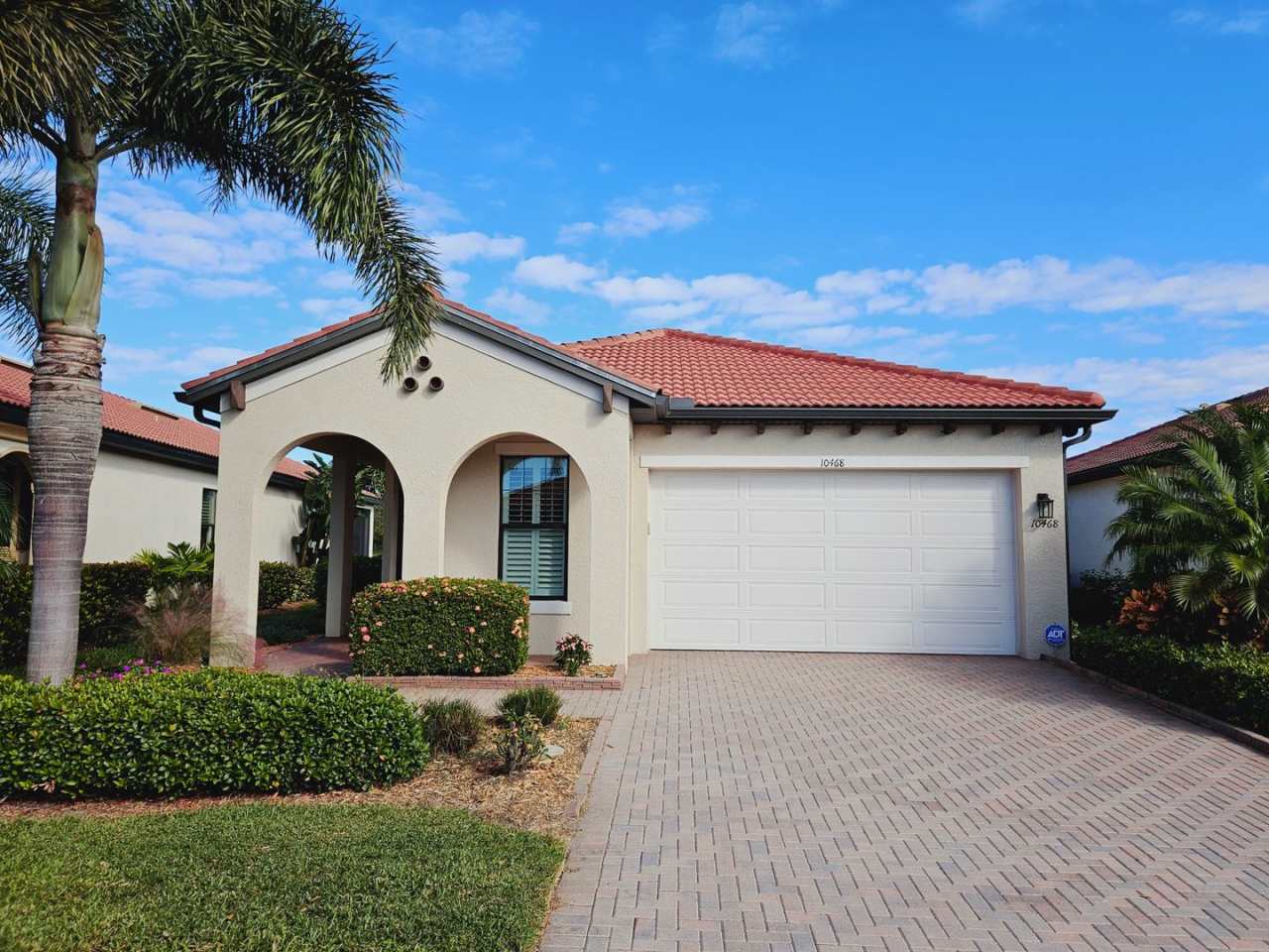 Seasonal Short-Term Single Family located at Sarasota National Golf Club (Social Membership) with resort like Amenities!
