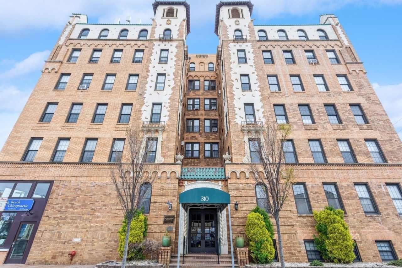 310 Riverside