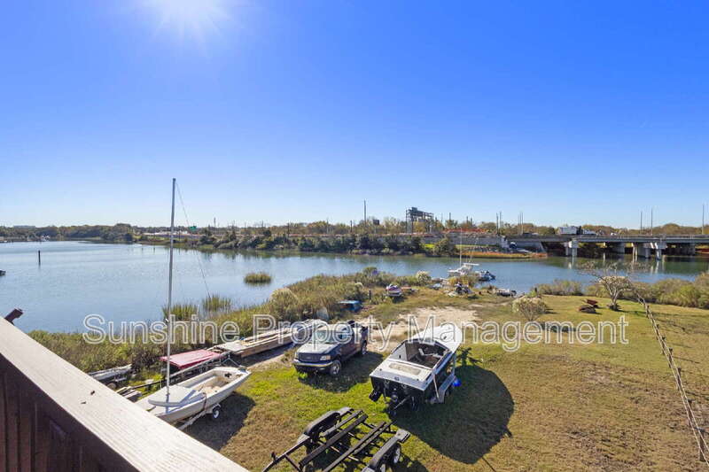 735 Ocean View Avenue W