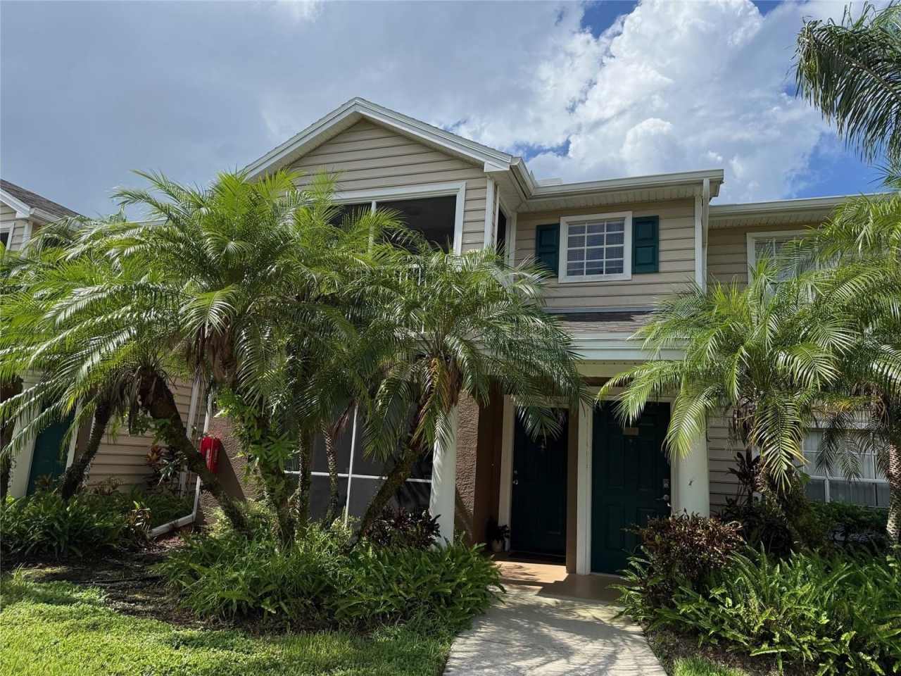 8827 MANOR LOOP