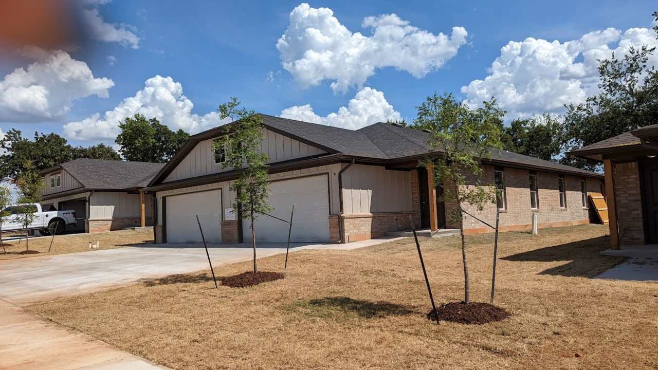 3 Bed 2 Bath 2 Car Duplex Freedom Villas in Midwest City, OK