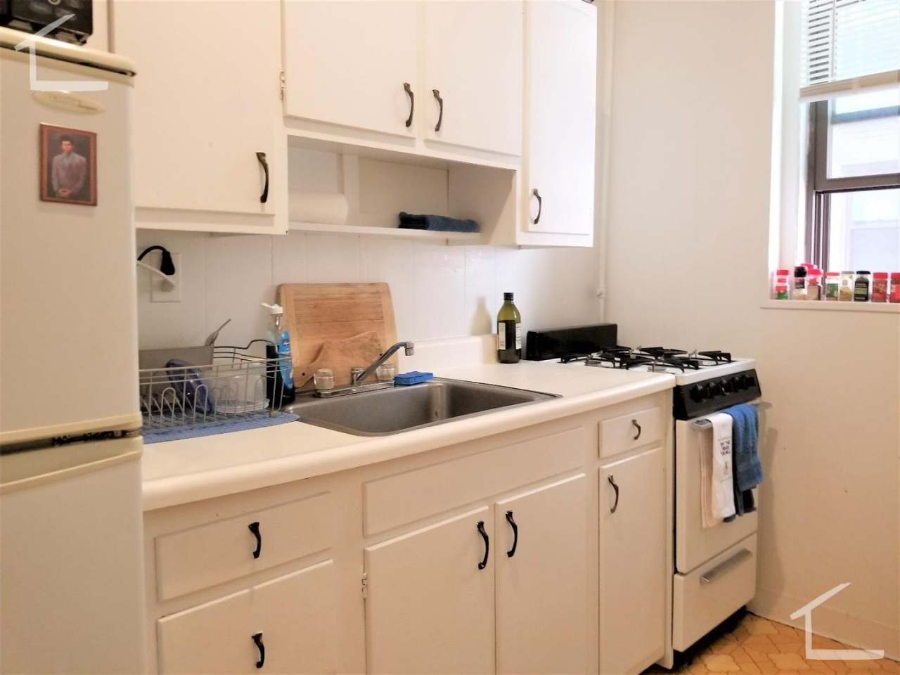 Large studio in a prime location by the Green Line in Brighton!