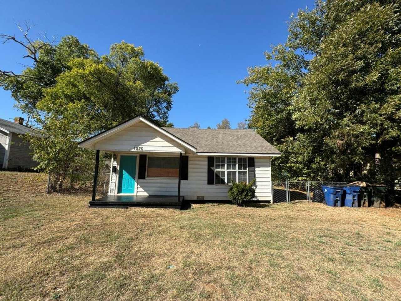 2 bed 1 bath in Chickasha updates throughout! 250 off your move in by Jan 1st!