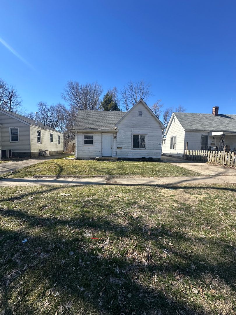 2 bed 1 bath update home with original hardwood