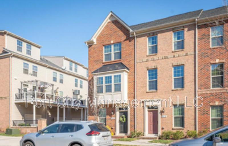 907 South Macon Street