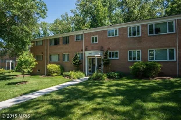 Hardwood floors! 1 Bed 1 Bath at Parkside Condominium; Utilities Included in Rent