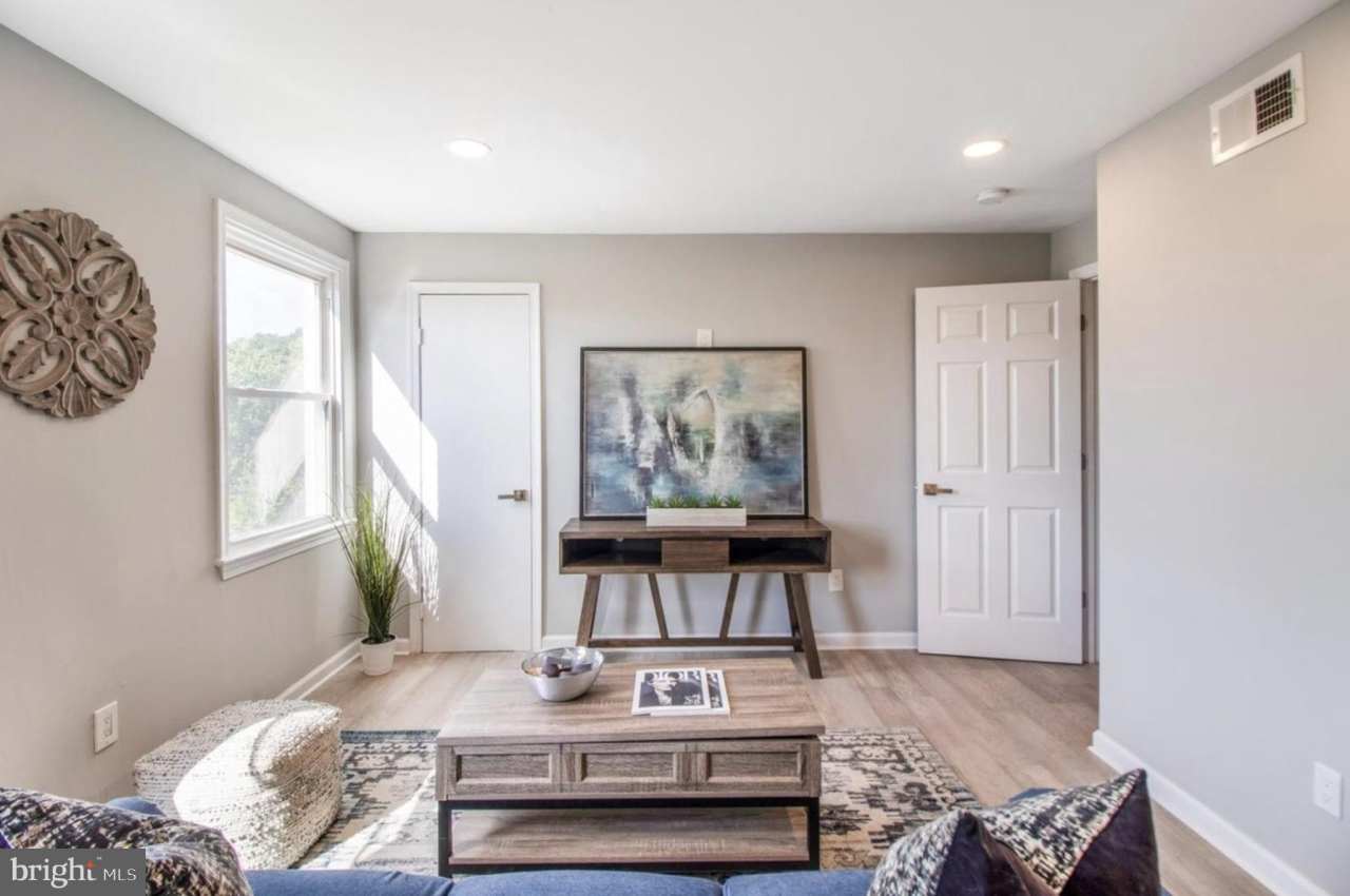 1149 SUMMIT Street NE unit: 2