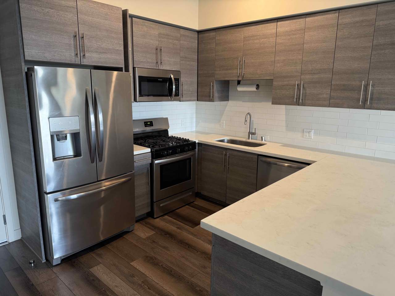 4965 S Centinela Ave