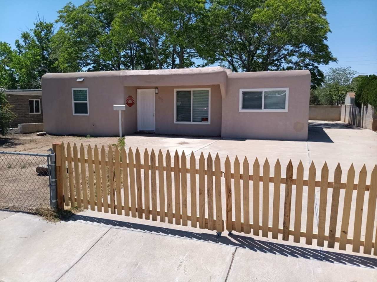 3 Bedroom, 1 Bath Home Located in NE ABQ! Showings available!