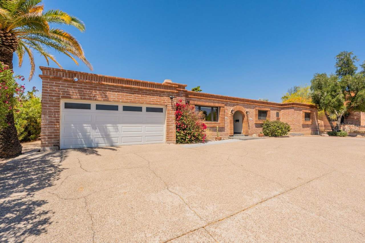 3615 E. Calle Alarcon