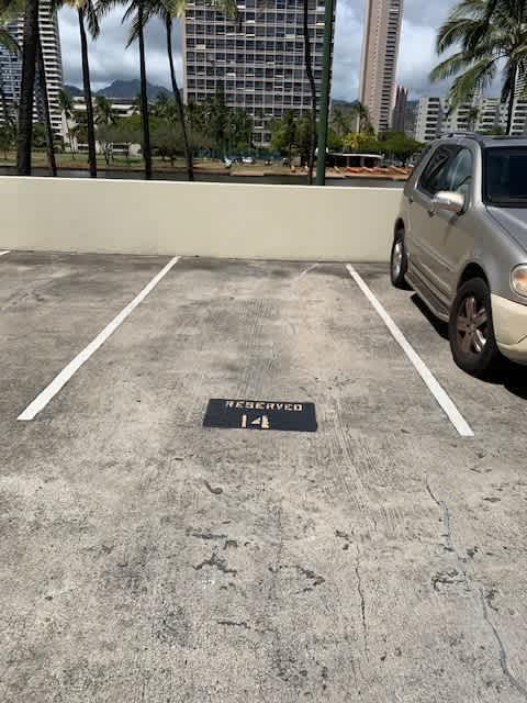 Waikiki Twin Towers - Great location in heart of Waikiki - 2 bedroom 1.5 bath with one parking stall.