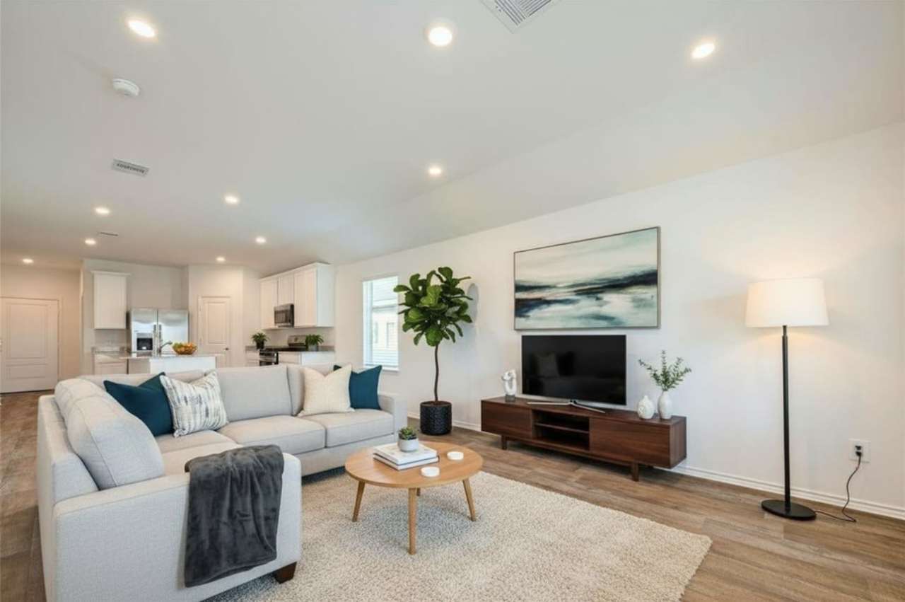 31327 Heddington Lane